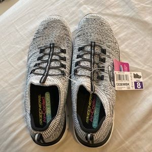 NWT Sketchers